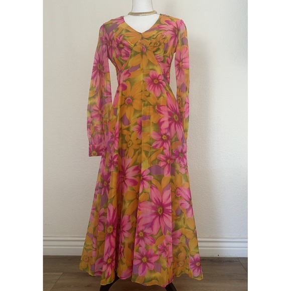 Dresses & Skirts - womens 1970s vintage floral maxi dress